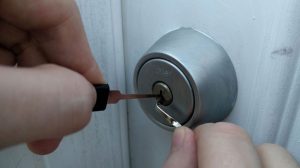 deblocari usi bucuresti