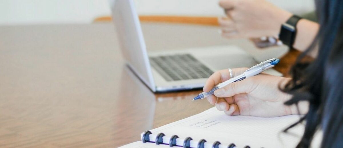 Ce detalii trebuie sa cuprinda o baza de date cu firme online