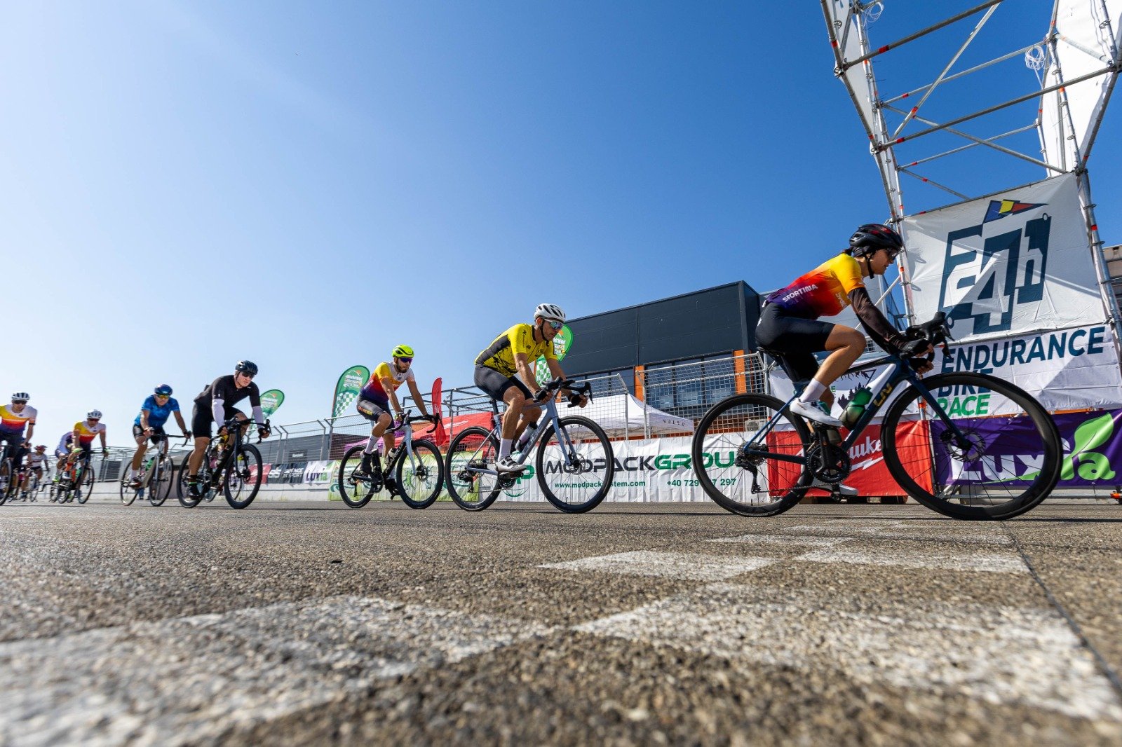 Plutonul in cursa pe circuitul MotorPark Romania la 24h Endurance Bike Race 2026